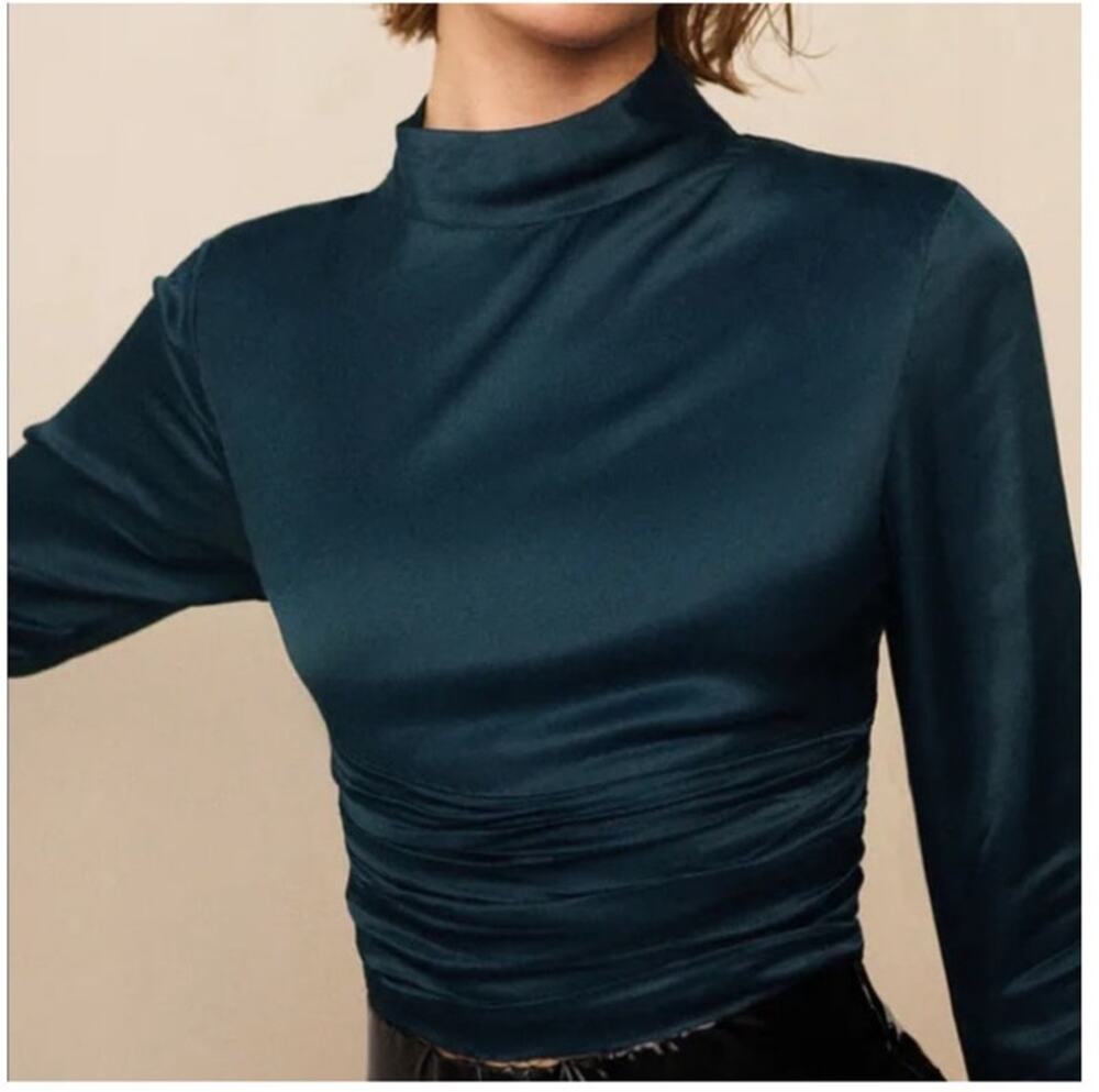 NWT Zara Crop Top Blouse, Mock Neck, long sleeve, ruched hem in blue size medium